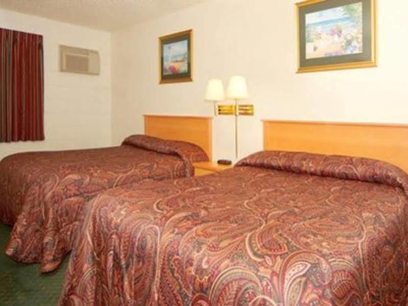 High Desert Inn Prineville Buitenkant foto